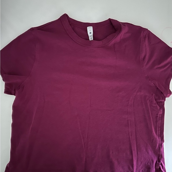 Lululemon Classic Fit Cotton Blend T-Shirt in Magenta Purple - Picture 2 of 2